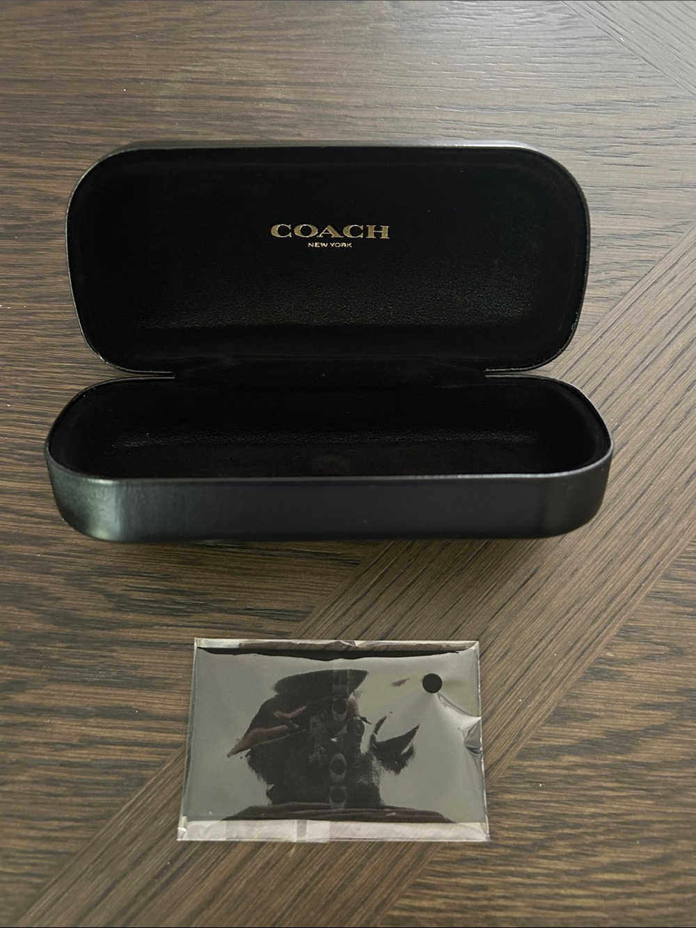 COACH EYE GLASS CASE WITH CLEANING CLOTH